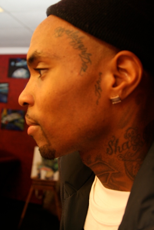 Rapper Tyga Gets His Tattoos At The Original Hollywood Stars 497x745px